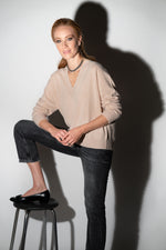Carica l'immagine nel visualizzatore di Gallery, V NECK
