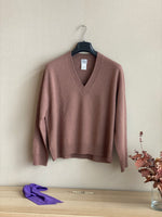 Carica l'immagine nel visualizzatore di Gallery, V NECK
