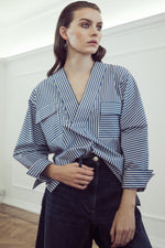 Carica l'immagine nel visualizzatore di Gallery, MIASŌ-DOUBLE-POCKETS-COTTON-SHIRT-camicia-donna-in-cotone-righe-azzurro-bianco
