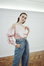 Carica l'immagine nel visualizzatore di Gallery, SOFT-HAMPTONS-PINK-top-rosa-monospalla-in-raso-di-seta