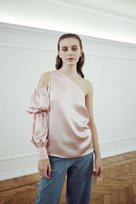 Carica l'immagine nel visualizzatore di Gallery, SOFT-HAMPTONS-PINK-top-rosa-monospalla-in-raso-di-seta