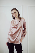 Carica l'immagine nel visualizzatore di Gallery, Blusa in raso di seta champagne rosa miaso