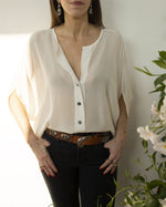 Carica l&#39;immagine nel visualizzatore di Gallery, SAVANA Silk Blouse
